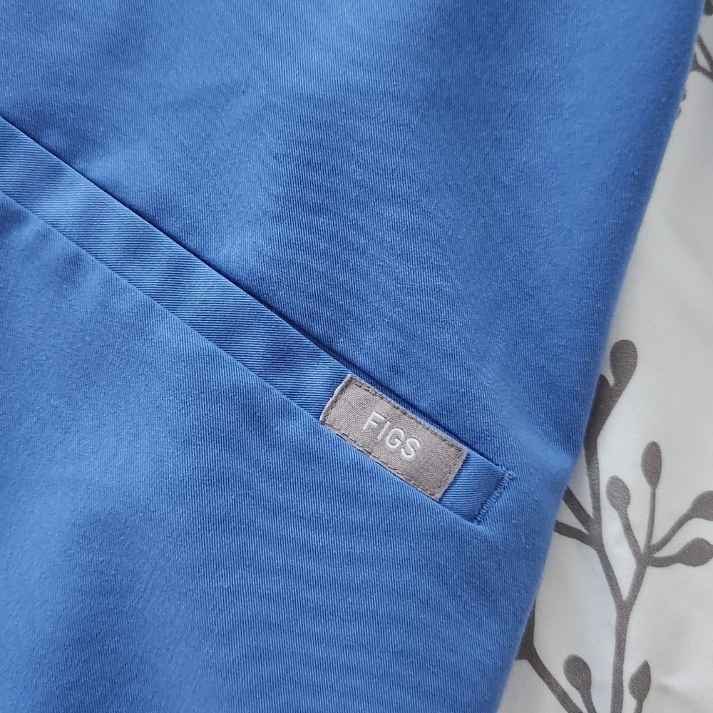 Figs Casma Scrub Top 💙 - Picture 5 of 6